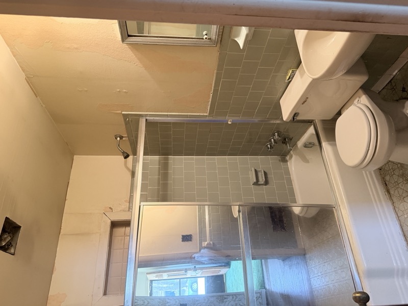 Faye St interior